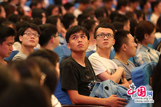 公安英模走进高校 先进事迹催人泪下